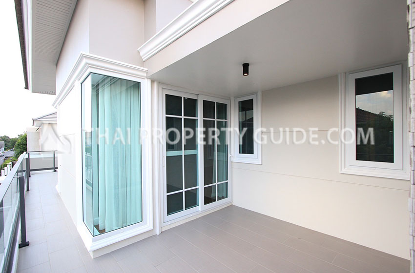 House with Private Pool in Sukhumvit 